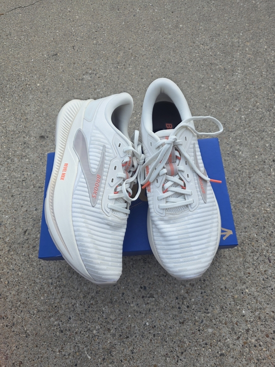 Brooks Shoes - Brooks Women's Revel Max Sneaker Women 10